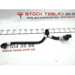 1 Патрубок системы охлаждения основной батареи левый RWD Tesla model 3 model Y 1077577-00-E