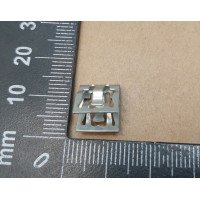 9 Клипса крепления панели замка подкапотного бокса Tesla Model 3 1095858-00-D, 1555579-00-B