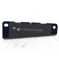2 Табличка с VIN кодом под лобовым стеклом Tesla model 3 1006865-00-C