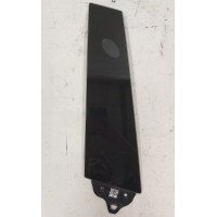 7 1109255-90-F Ytterdeksel med kamera for B-stolpen (glass), høyre, på en Tesla Model 3. Laget på fabrikken til en kjent produsent av elektriske biler fra USA. Det er et viktig element som utfører både dekorative oppgaver og tekniske funksjoner. Har et in