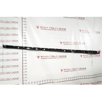 Кронштейн накладки порога правой рокерной панели с повреждением Tesla model X 1046691-00-B