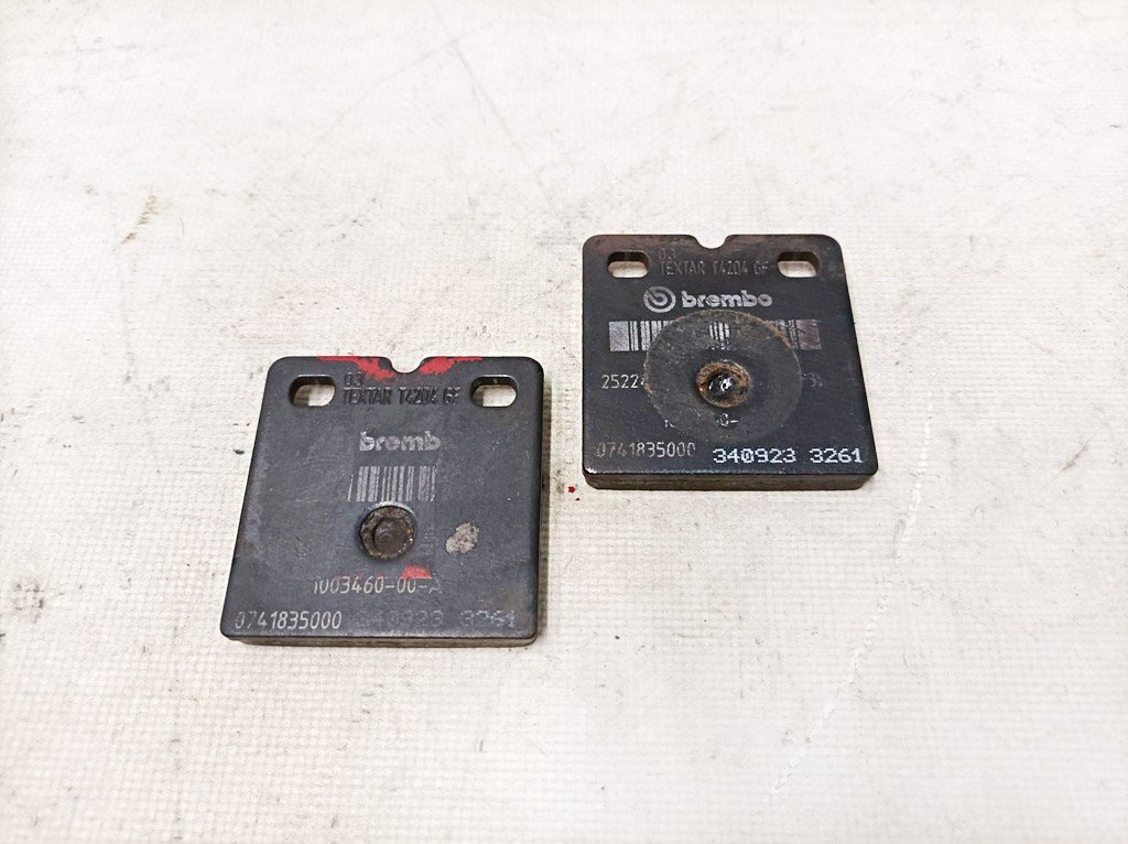 Parkeringsbromsbelägg Brembo 2 st (4 mm friktionslager) Tesla modell S, modell S REST, modell X 1003460-00-D