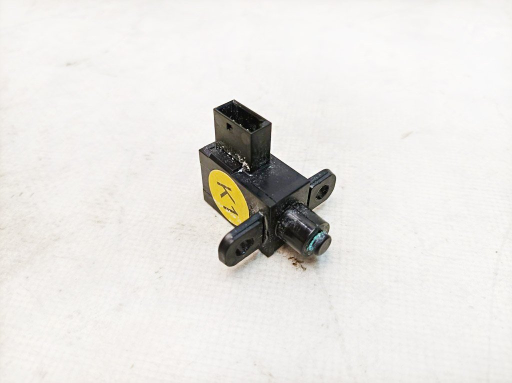 13 Innertemperaturgivare (oxiderad) Tesla modell 3 1045664-04-E
