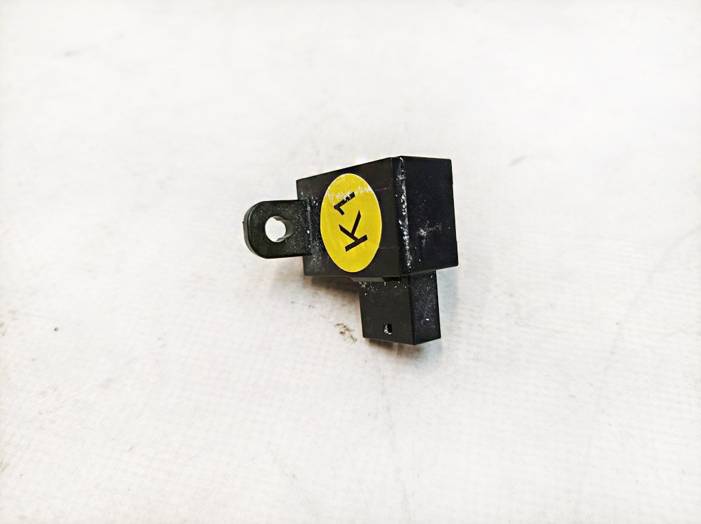 13 Innertemperaturgivare (oxiderad) Tesla modell 3 1045664-04-E