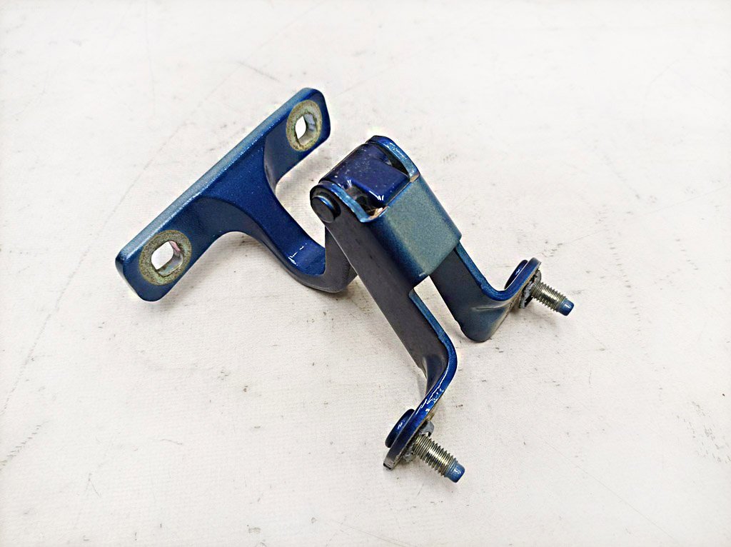 2 トランクリッド固定用ループ (リヤダ) 右 PPSB テスラ モデル Y 1500495-00-A