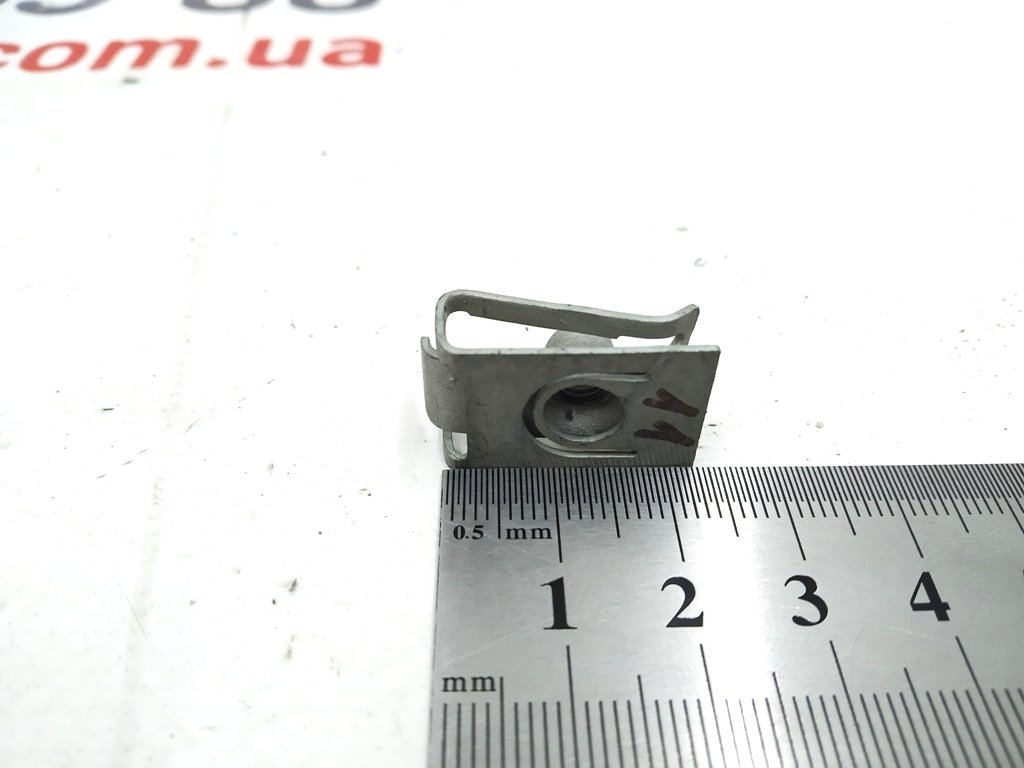 4 J-NUT M6 0.5-3.0 MULTITHREAD Tesla Model S REST, Model X, Model 3 1013802-00-B