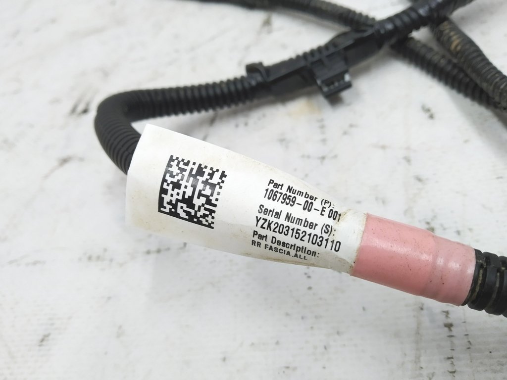 2 1067959-00-D Kabeldragning bak (6 parkeringssensorer) Tesla modell 3 1067959-00-E