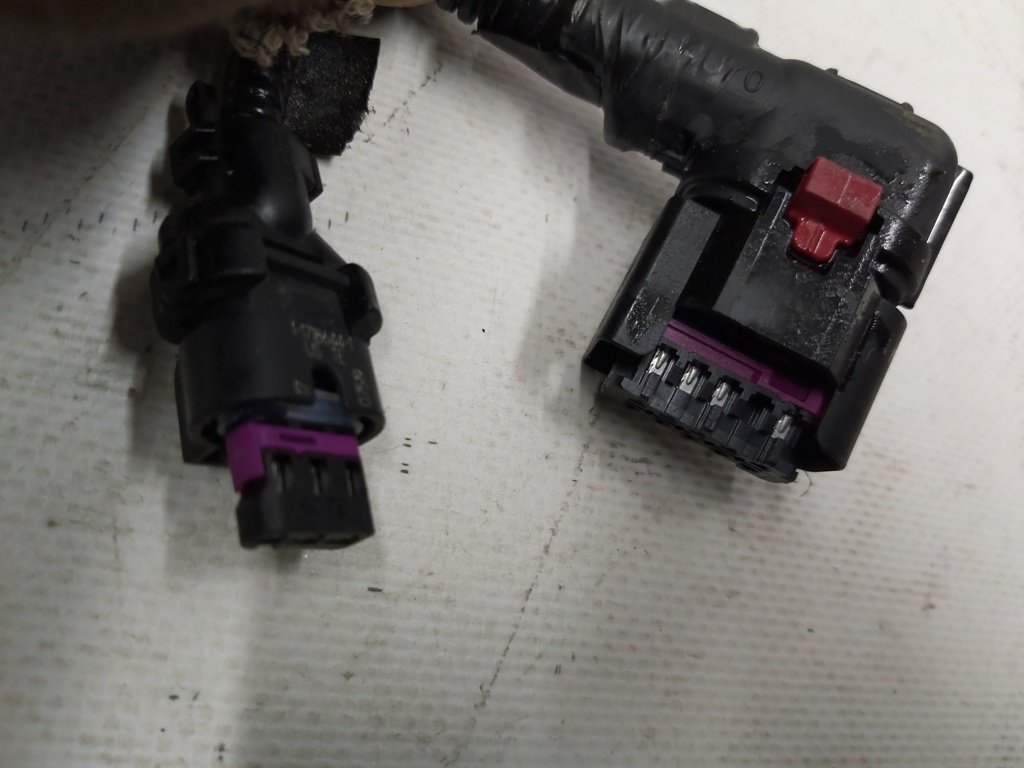 1 Tesla Model 3 1068769-01-D