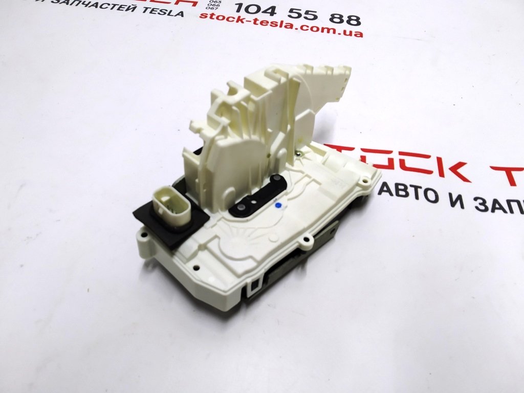 1 M3 FR RH LATCH Tesla model 3 1068963-00-M