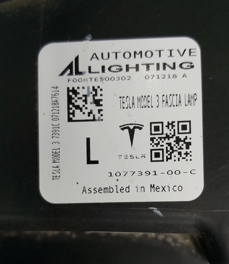 Nebelscheinwerfer links (voll) UP-LEVEL Tesla Model 3, Modell Y 1077391-00-F