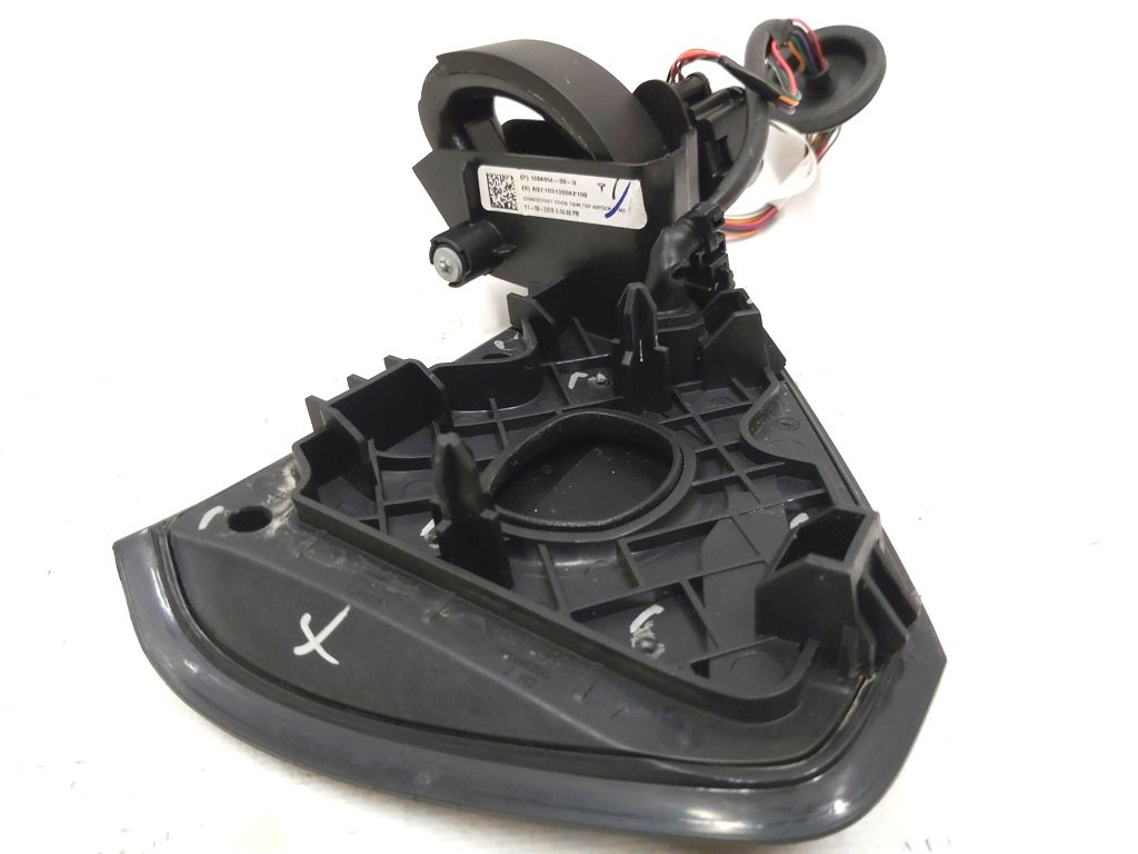 3 Trappe de port de charge électrique Tesla modèle 3 1084854-00-J
