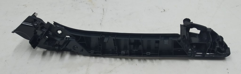 1 Ручка открытия двери внутренняя задняя левая (мелкие царапины) Tesla model 3 1090413-01-L
