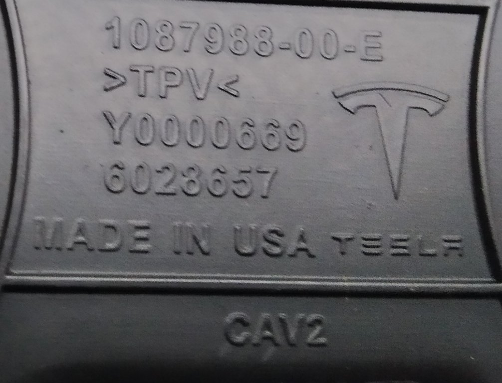 19 M3, CONSOLE, CUP HOLDER LINER Tesla model 3 1087988-00-E