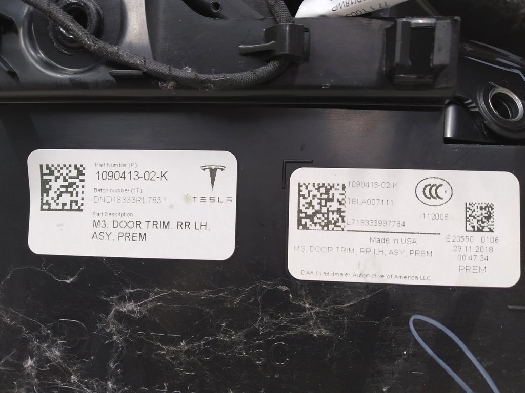 1 Карта двери задней левой в сборе с блоком рег. стеклопод. PREM WHITE Tesla model 3 1090413-01-L