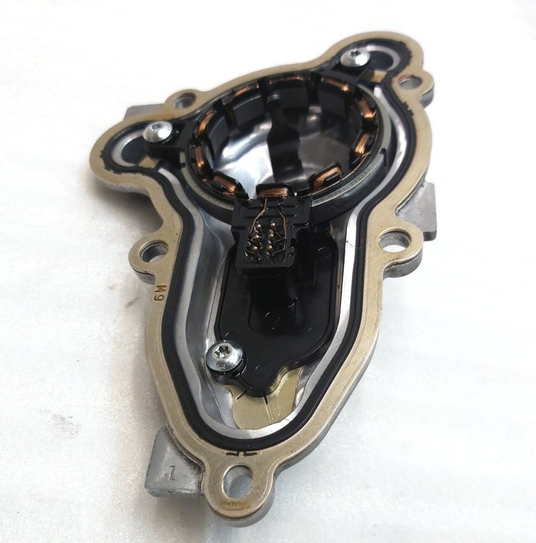 4 Rear front motor resolver cover (assembly) Tesla Model 3, Model Y 1092145-00-D
