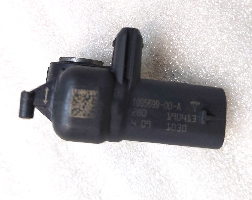 2 حساس الصدمات الأمامي KEY-C موديل تسلا 3 1095699-00-A