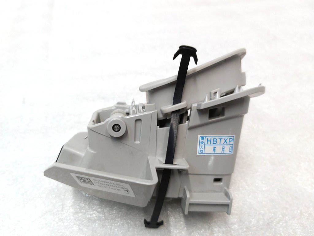 10 Gancio guardaroba sinistro Tesla modello 3 1099162-00-J