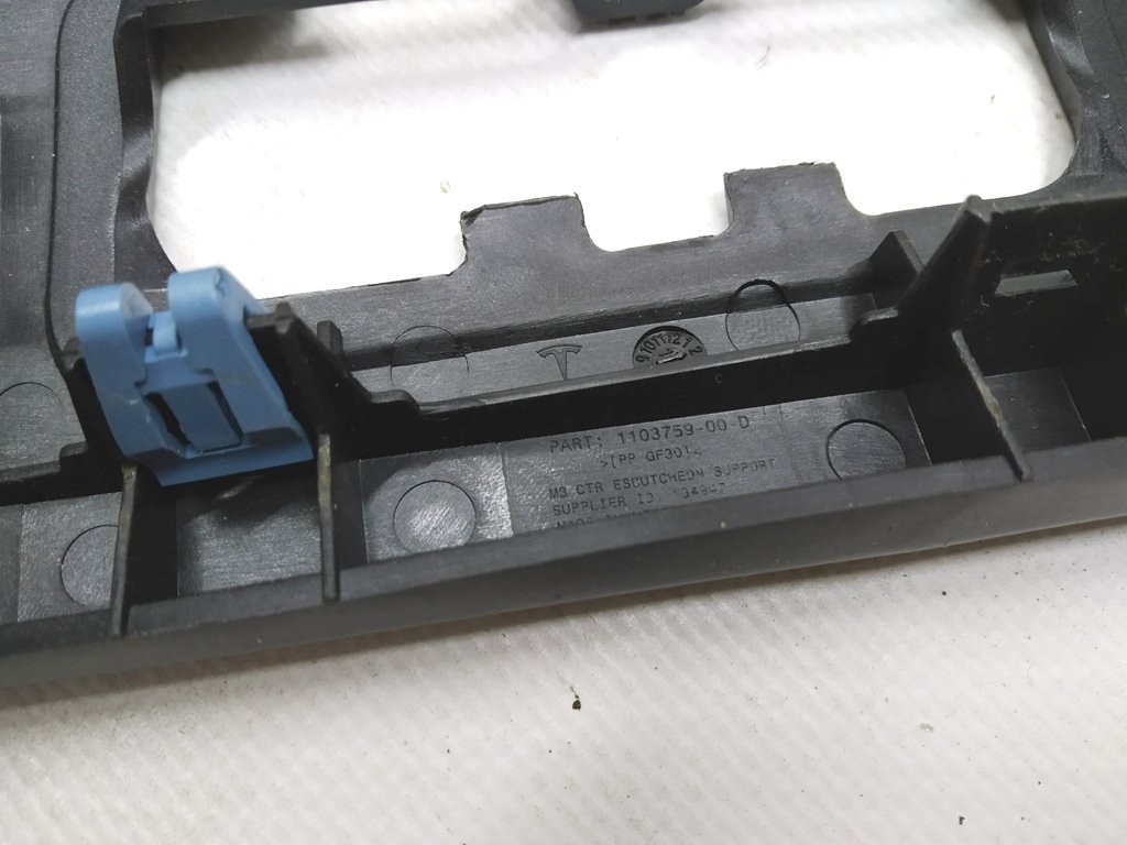 18 特斯拉 Model 3 第二排装饰安全带装饰支架 1103759-00-D