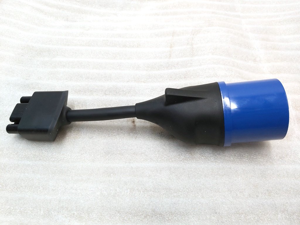 スマートアダプター UMC (SSI 123) US/EU GEN2-32A (d57.75mm*51.5mm) Tesla 全モデル 1104948-10-C