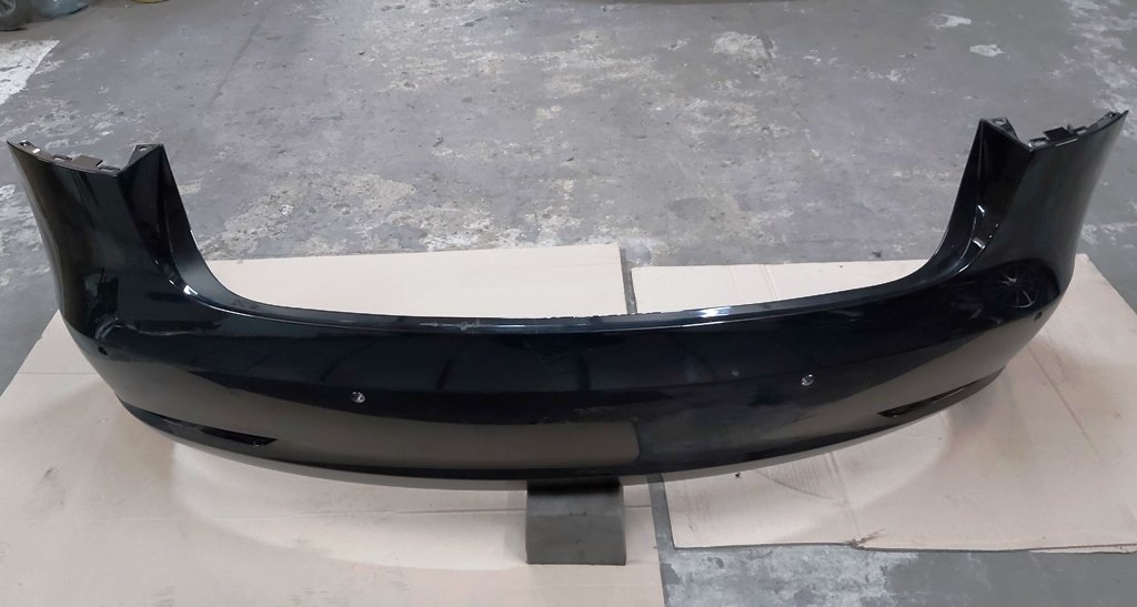 1 Paraurti posteriore per 6 sensori di parcheggio (assemblato) senza catarifrangenti PBSB (danneggiato) Tesla modello 3 1108905-S1-A