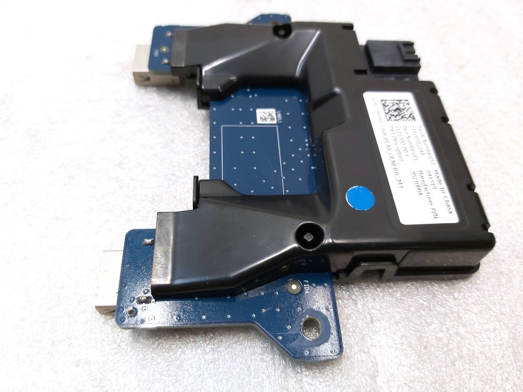 USBハブセントラルコンソールリアジェン3Rev B Tesla Model 3 1546129-00-D