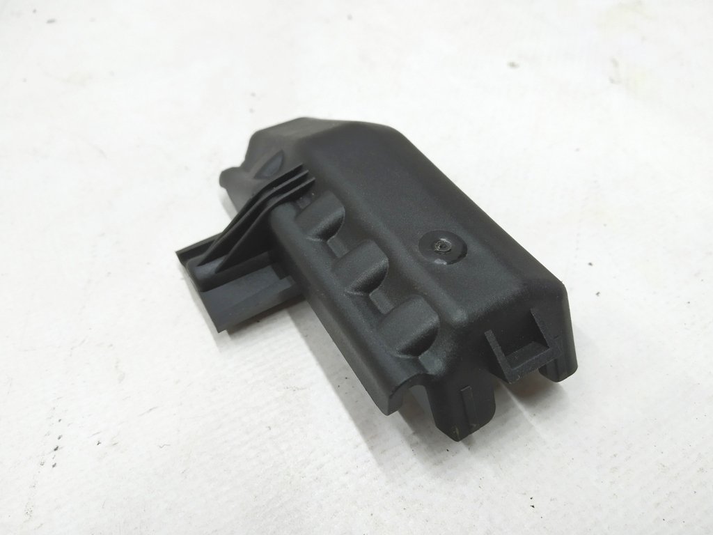 9 特斯拉 Model 3 右侧第二排靠背锁盖支架 1099926-00-A