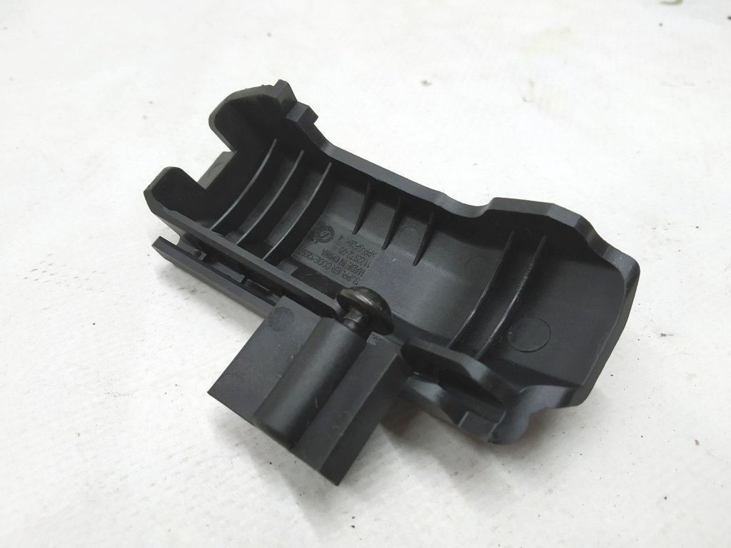 9 特斯拉 Model 3 右侧第二排靠背锁盖支架 1099926-00-A
