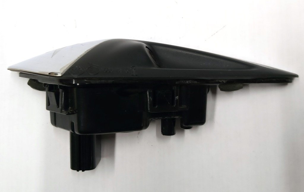 6 Blinkerrepeater links (Kamera) AP2.5 und höher Tesla Modell 3 1125106-00-E
