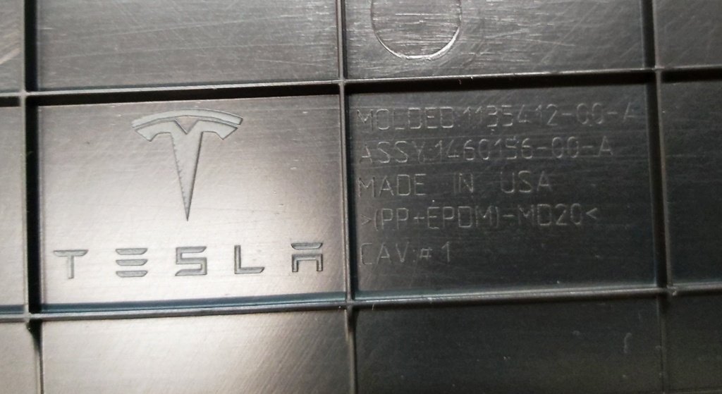 8 Locket på diffusorn för baksidan av ryggen (plug of bruptual, Hatch) Tesla Model 3 1460156-00-AA