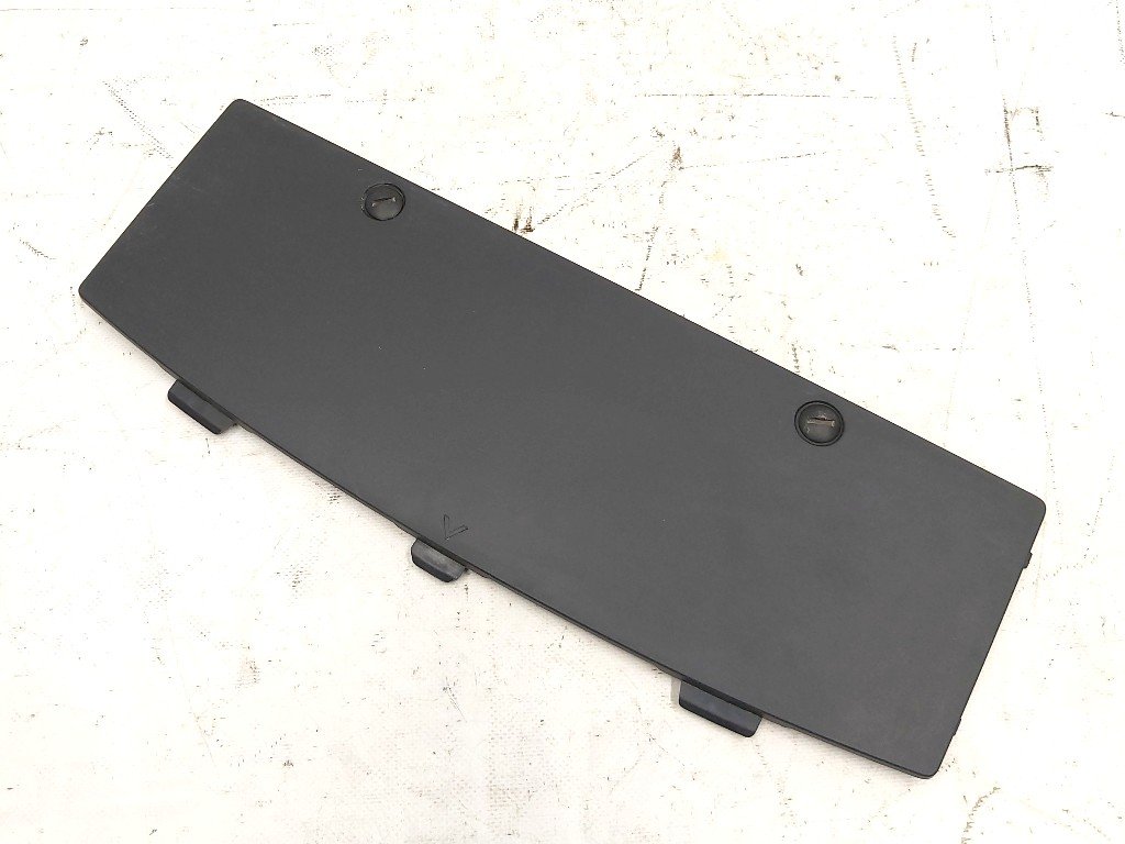 8 TRAILER HITCH COVER ASSEMBLY - REAR FASCIA BASE Tesla model 3 1460156-00-A