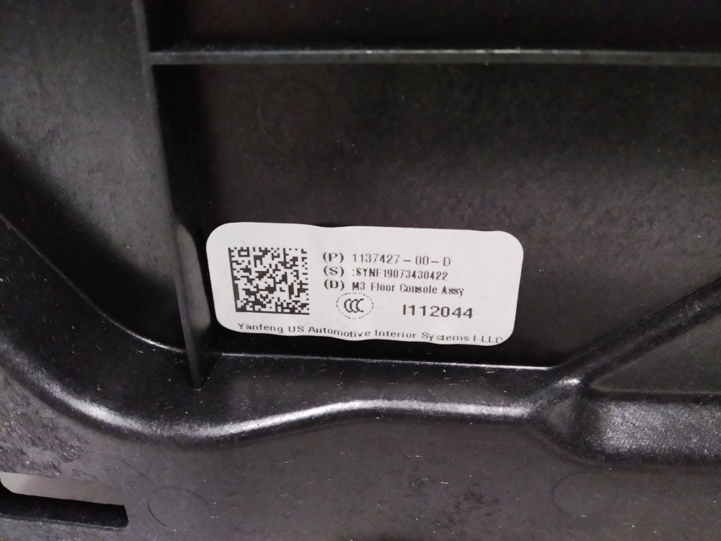 1 Midtkonsoll montering armlen Svart koppholder Plast Svart uten USB,HUBLADER Tesla modell 3 1087900-00-E