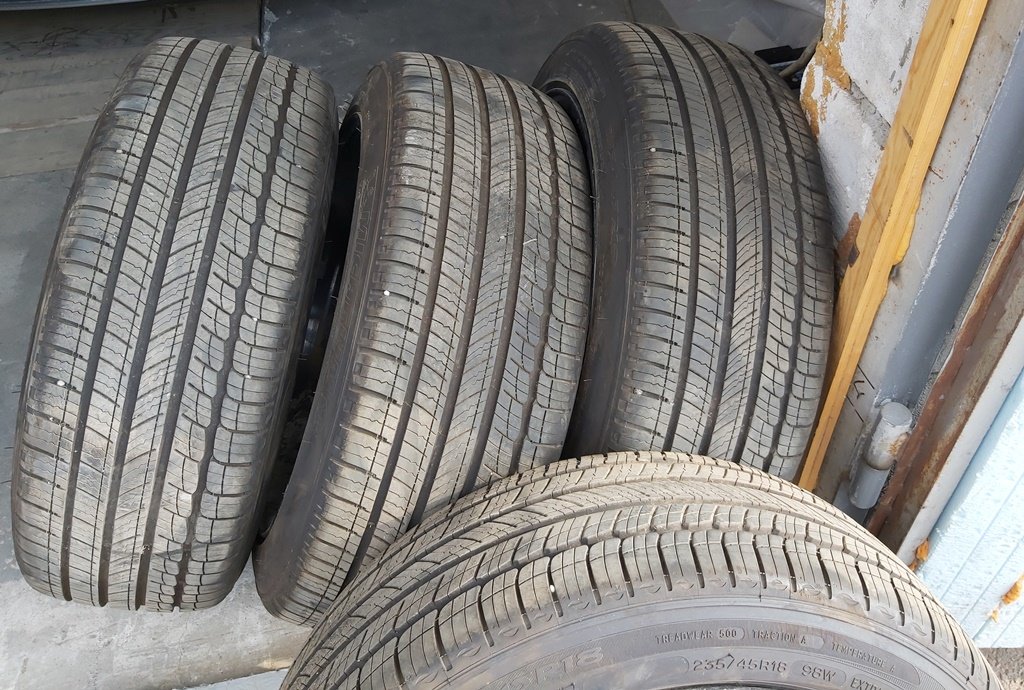 1 235/45R18 98W A/S MICHELIN TIRE PRIMACY MXM4 T1 Tesla model 3 1234215-00-A
