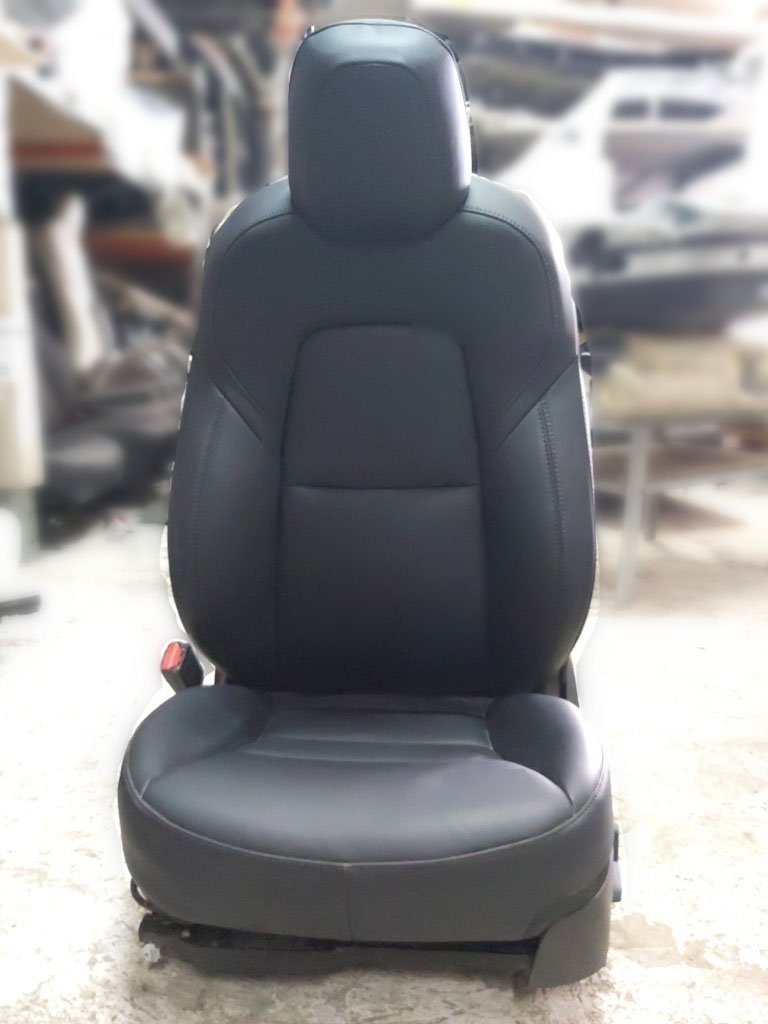 1 Driver's seat assembly with damage PRM PUR BLK Tesla model 3 7654322-01-C