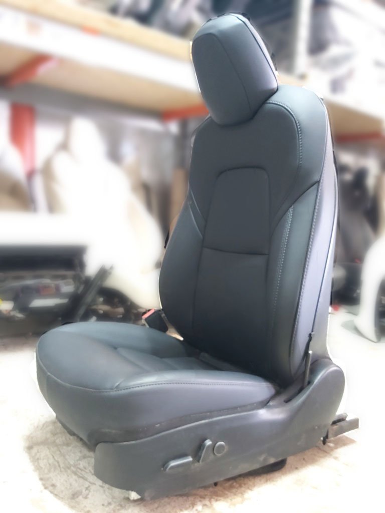 1 Driver's seat assembly with damage PRM PUR BLK Tesla model 3 7654322-01-C