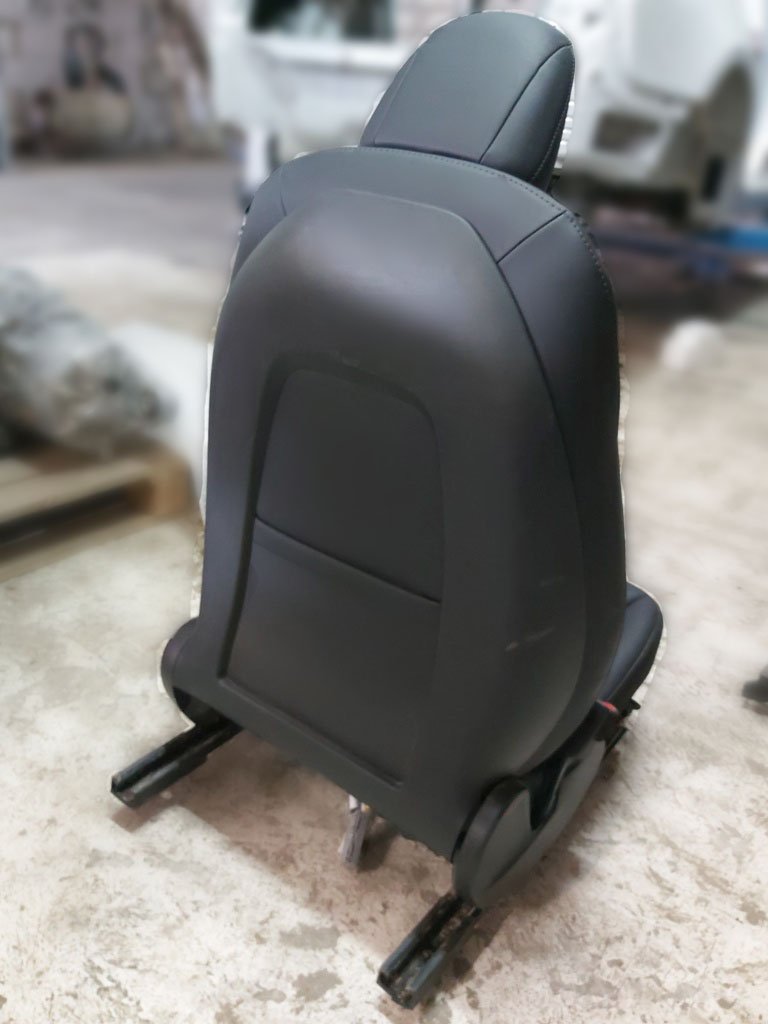 1 Driver's seat assembly with damage PRM PUR BLK Tesla model 3 7654322-01-C