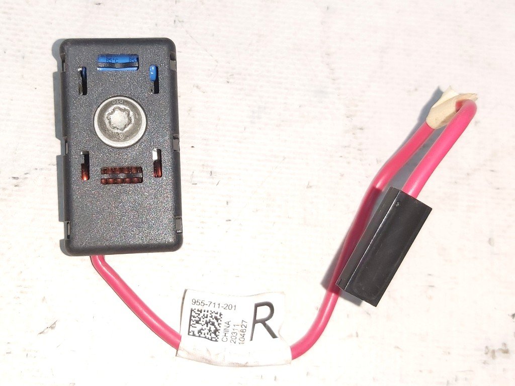 1 Noise filter-  12v- FM- Antenna RHS REV06 Tesla Model 3, Model Y 1509421-00-B