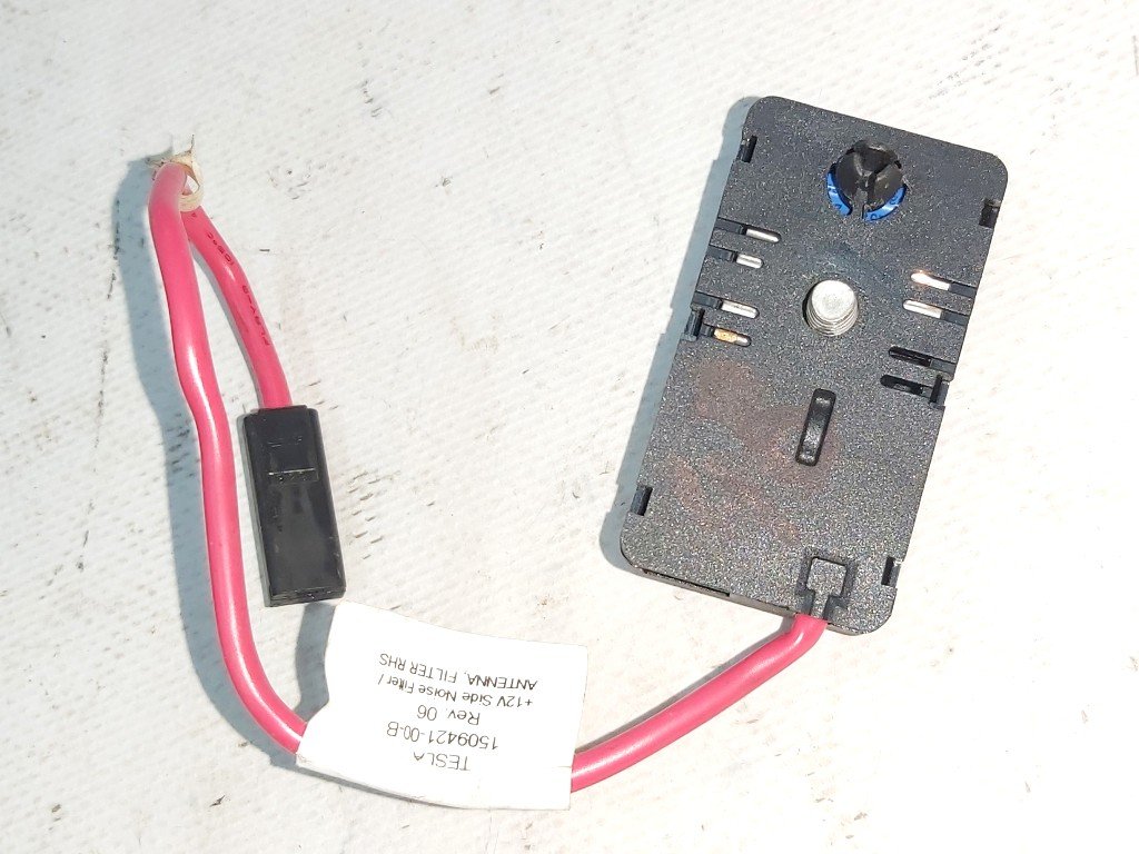 1 Noise filter-  12v- FM- Antenna RHS REV06 Tesla Model 3, Model Y 1509421-00-B
