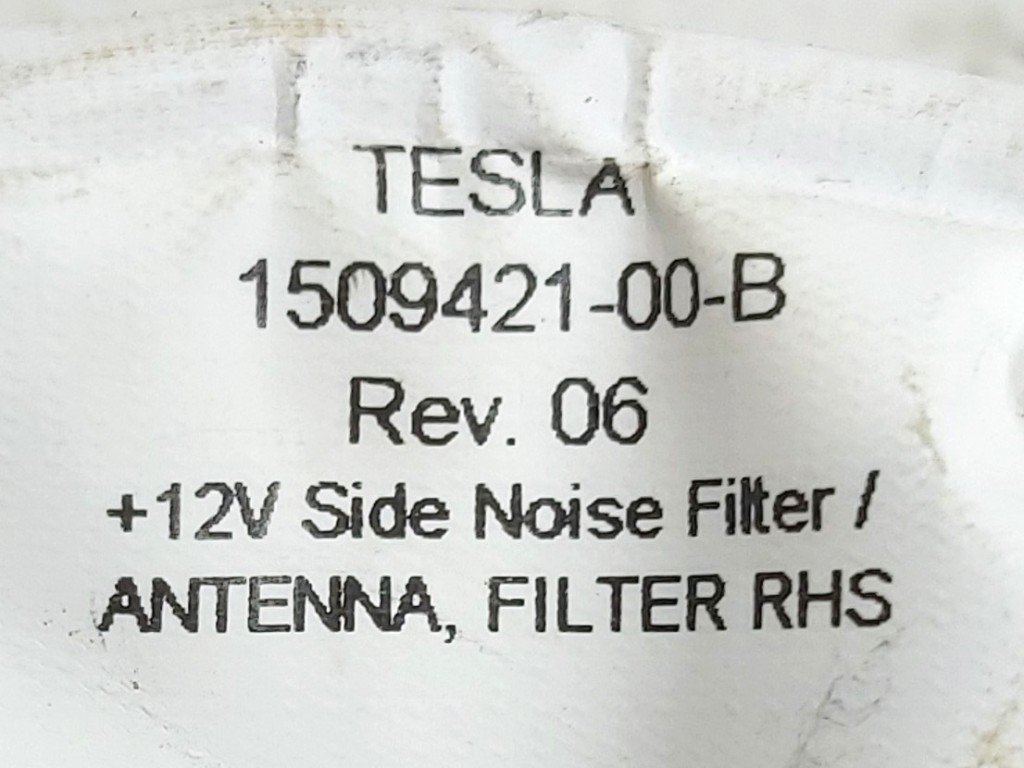 1 Noise filter-  12v- FM- Antenna RHS REV06 Tesla Model 3, Model Y 1509421-00-B