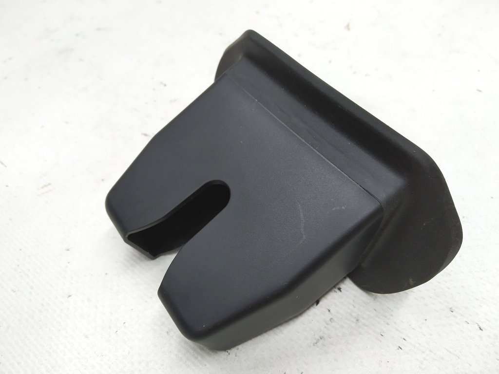 5 Kofferraumtürschlossabdeckung (Kunststoff, Gummi) Tesla Model 3, Model Y 1584544-00-C