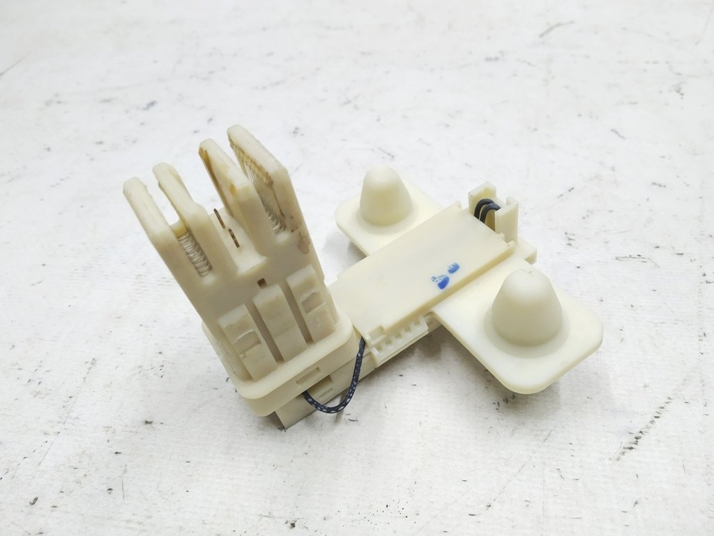 Main battery high voltage connector defective Tesla model 3 3-2840625-1