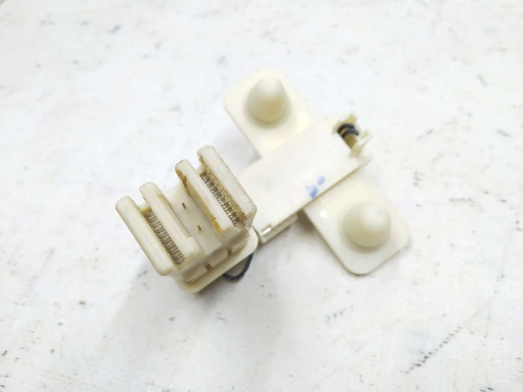 Main battery high voltage connector defective Tesla model 3 3-2840625-1
