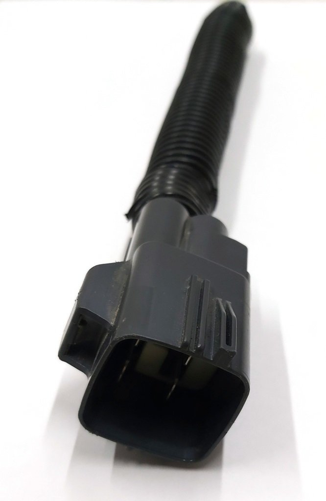 4 Connector (chip) of the cooling system fan YAZAKI 7282-5595-10 X525/4pin Tesla model 3 1067964-02-F