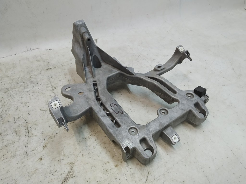 1 Tesla model 3 鱼雷安装架支架 1095440-00-I