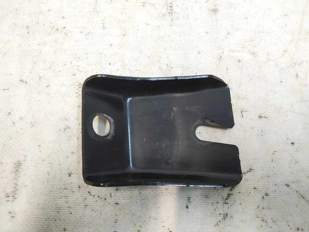 1 用于将前副车架固定至侧梁的支架，右侧 Tesla Model 3，型号 Y 1044531-00-C