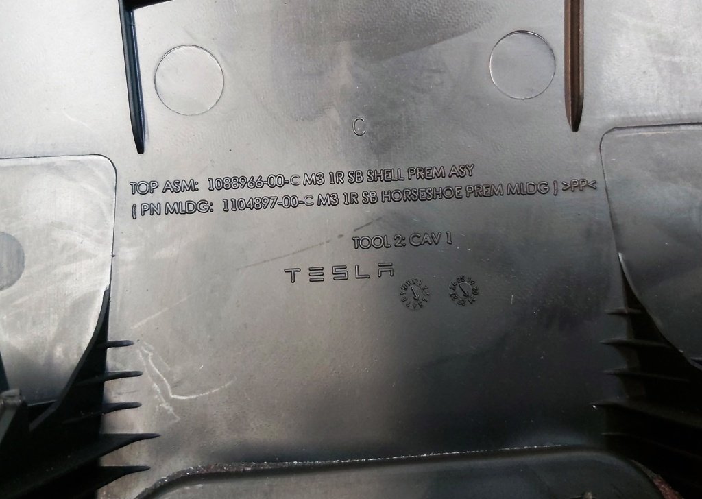 1 Potah sedadla zadní opěradlo 1. řada 1104897-00-C Tesla model 3, model Y 1088966-00-D