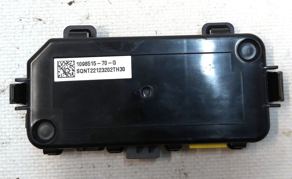 FIRST ROW OCCUPANT CLASSIFICATION SYSTEM MODULE Tesla Model 3, Model Y 1098515-70-G
