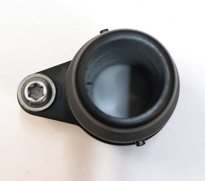 4 Assembly, Fluid Coupling, Vda-18, 180deg, 70A  fitting short Tesla model Y 1102177-00-E
