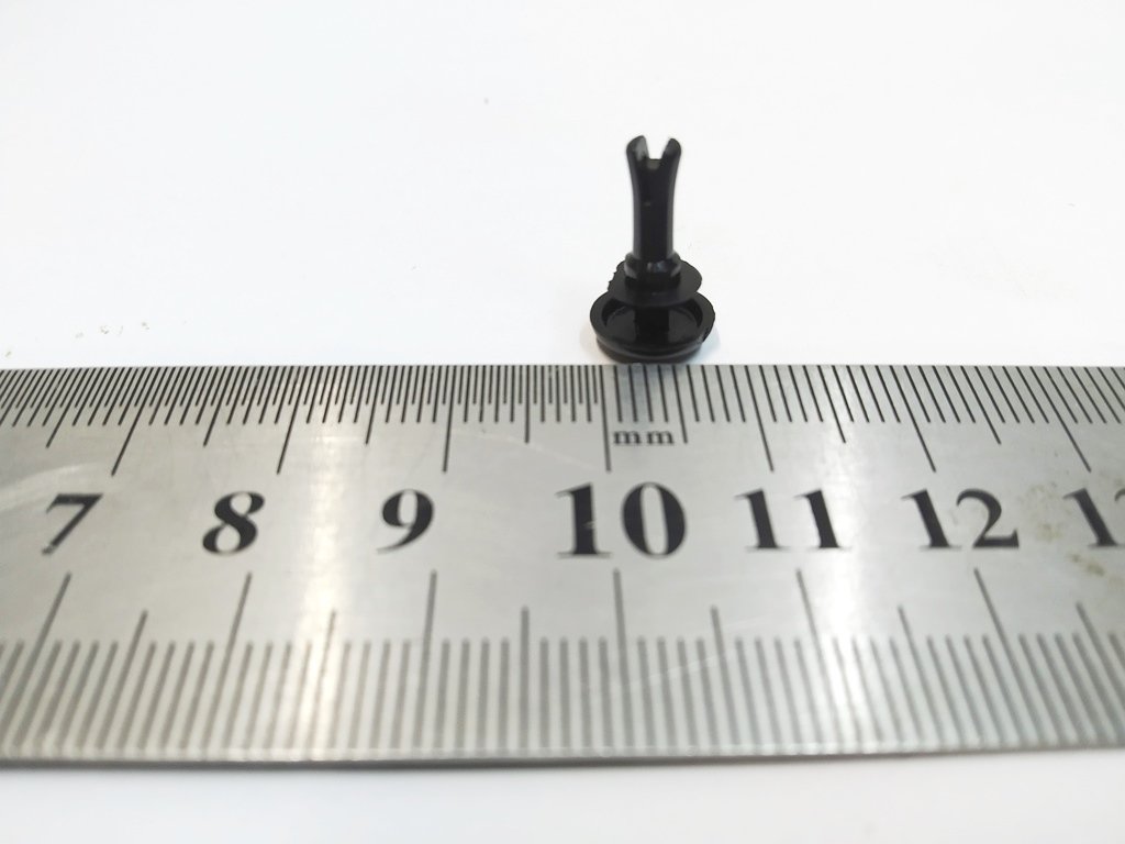 5 Rebite plástico para moldagem lateral do corpo 3x7,5-8,5 GRIP, PA6 Tesla modelo 3, modelo Y 1112572-00-A