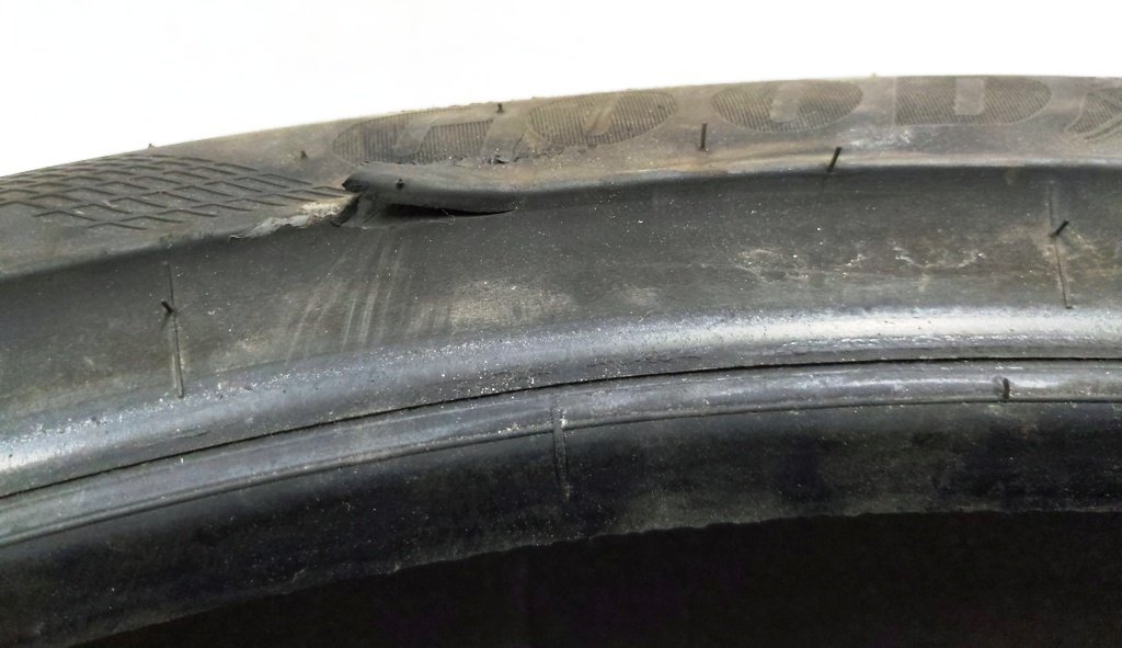 Tire GOODYEAR 255/40R20 101W XL ALL SEASON damaged model Y