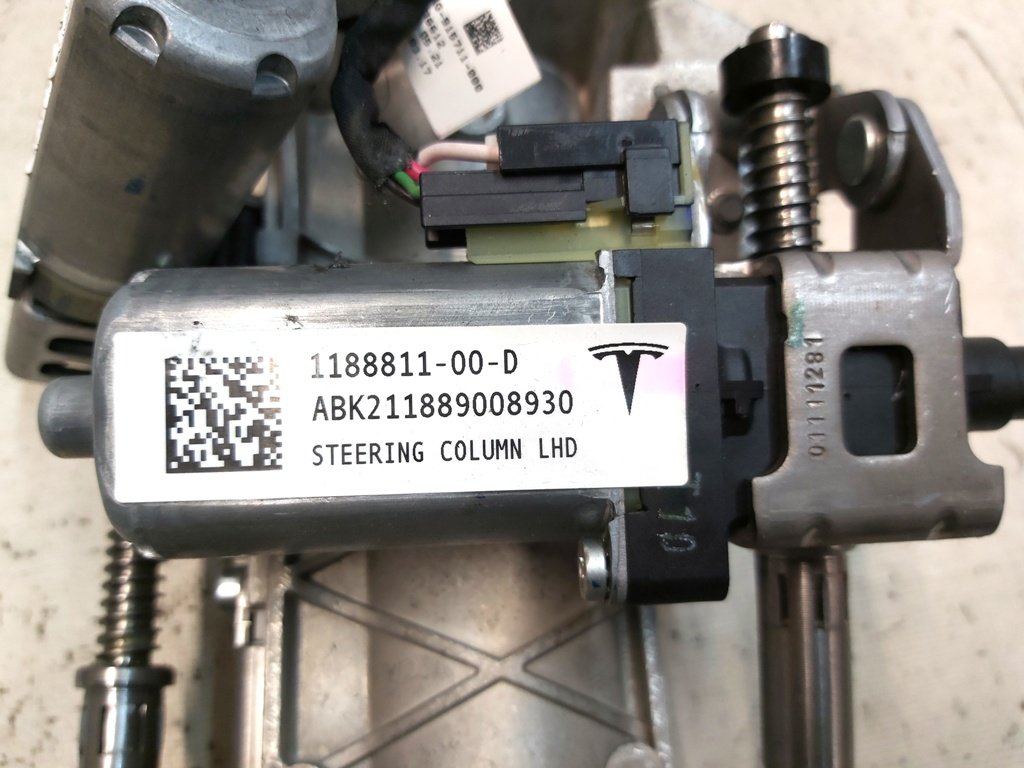2 ELECTRIC STEERING COLUMN, LHD damaged Tesla model Y 118881100D
